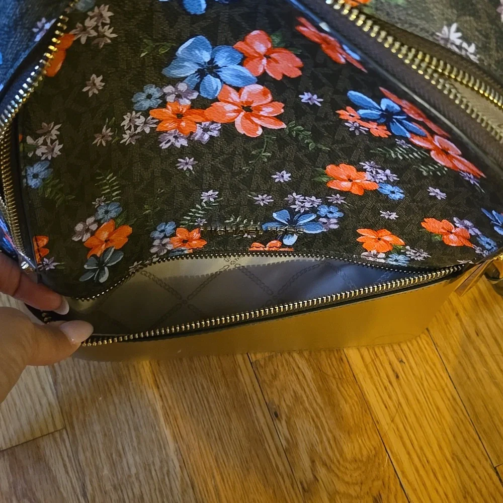 Backpack - Picture 5 of 5